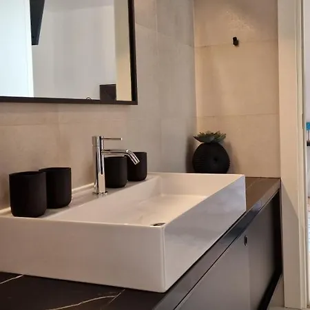 Qvarnero No18- Luxury With Swimming Pool, Private Sauna And Jacuzzi 아파트 오파티아
